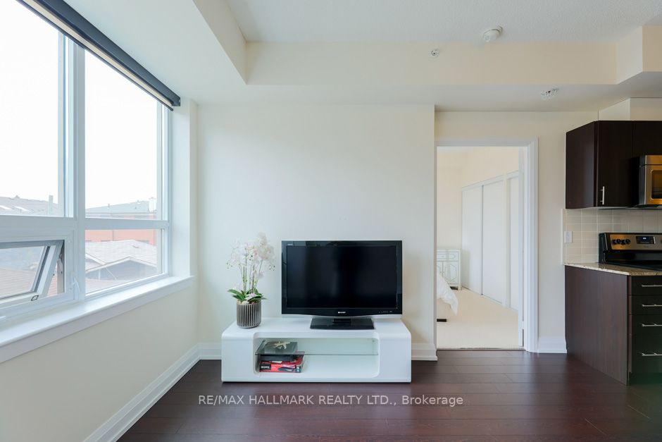 3520 Danforth Ave, #220