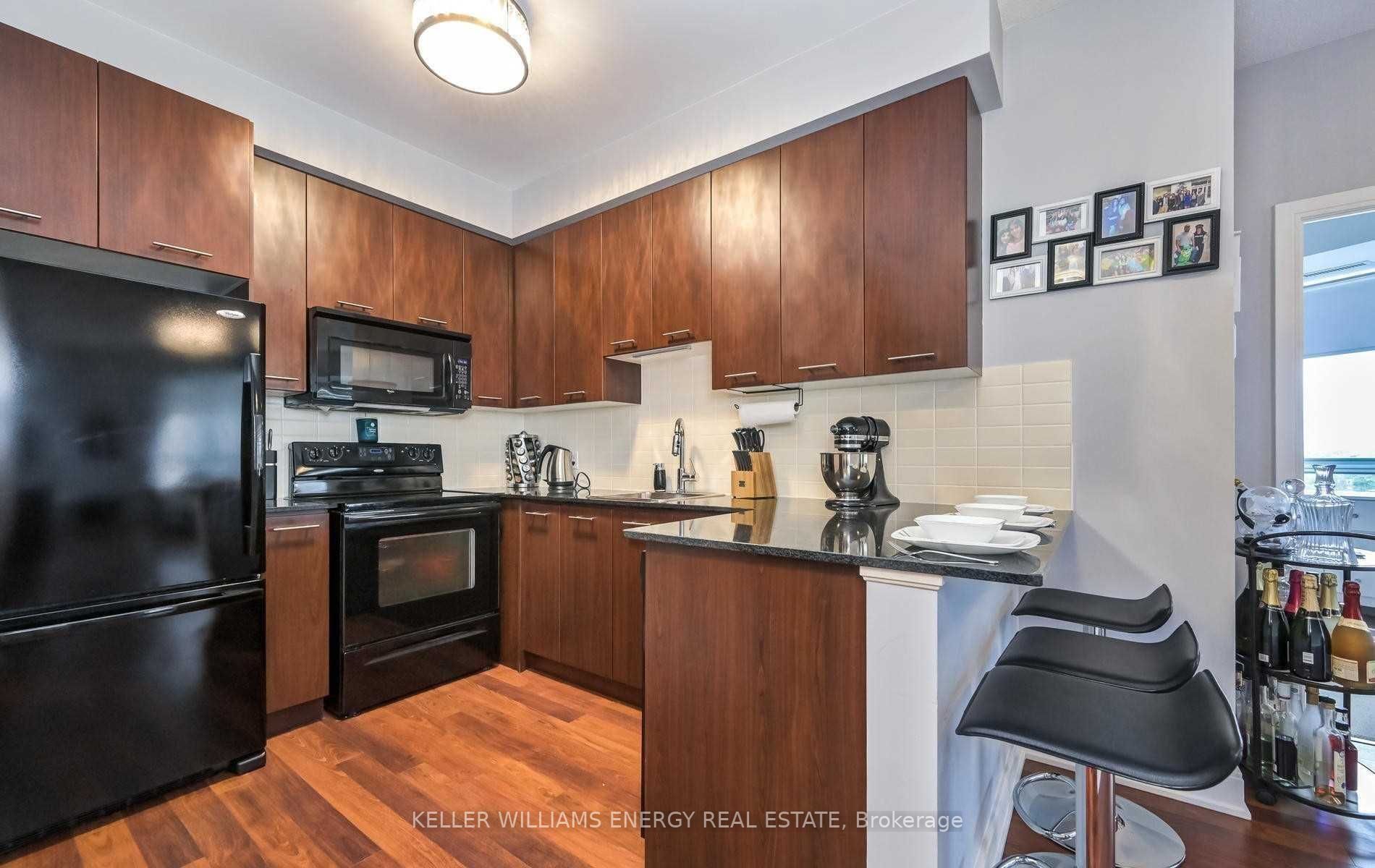 135 Village Green Sq, #623