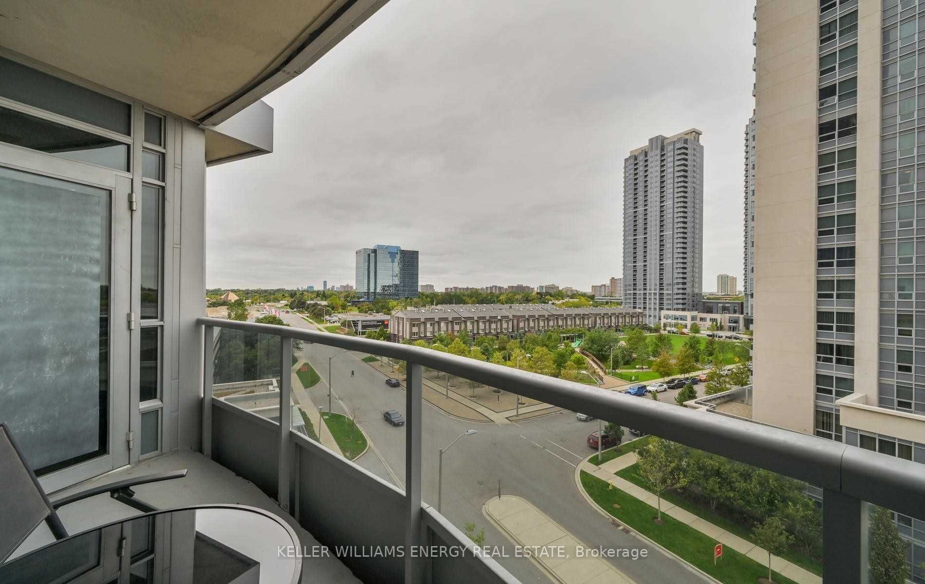 135 Village Green Sq, #623