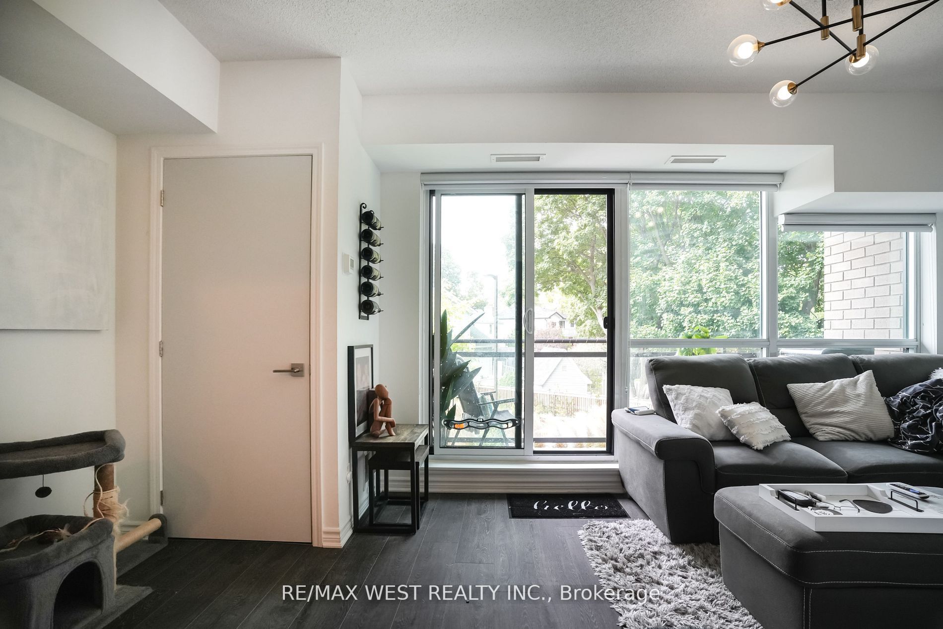 1 Falaise Rd, #211
