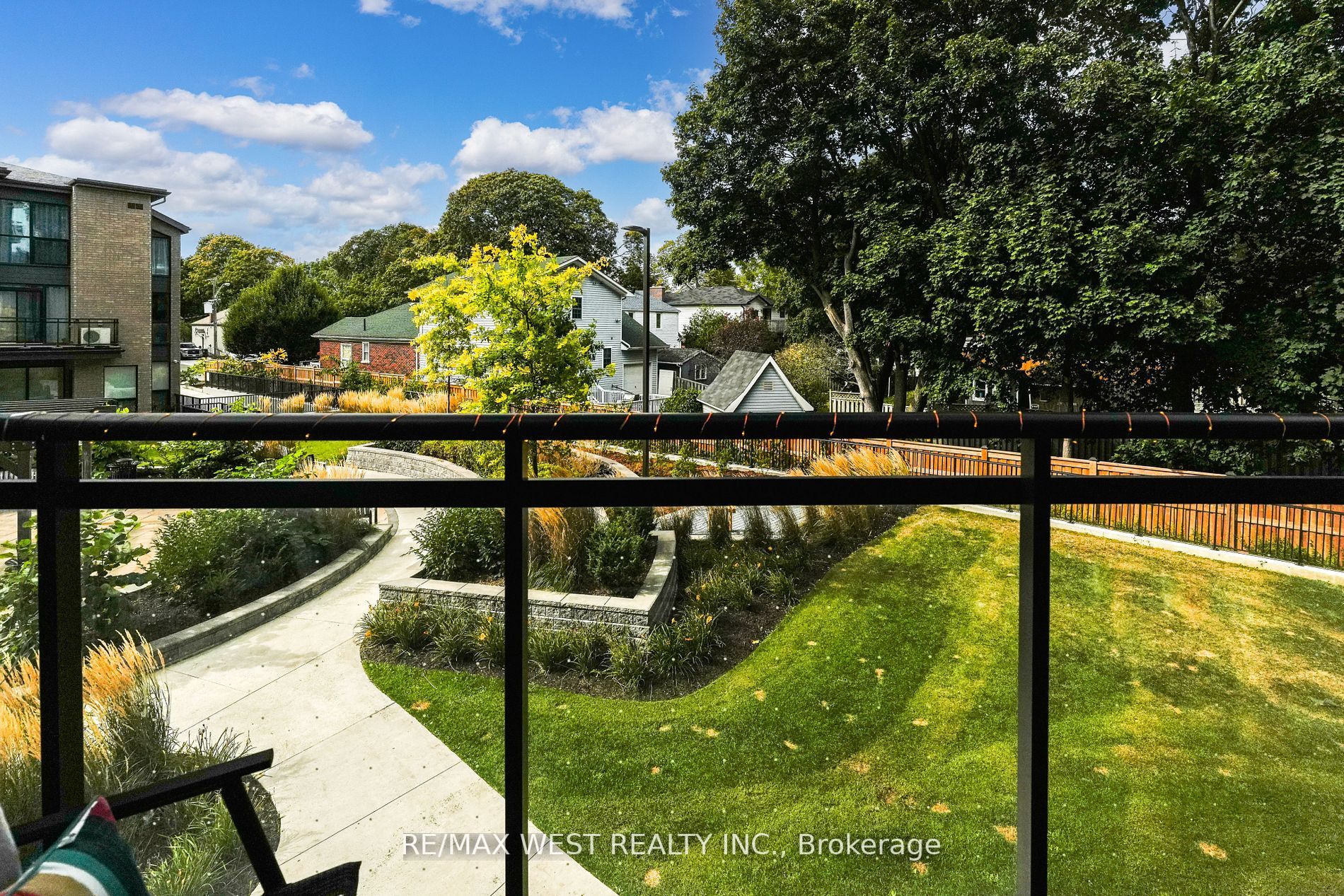 1 Falaise Rd, #211