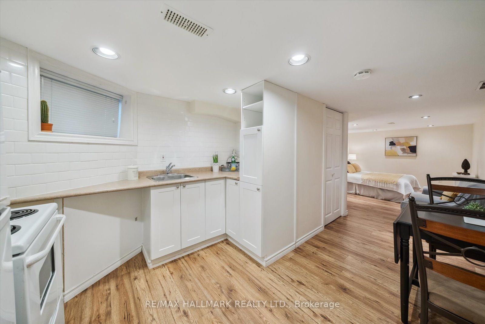 214 Woodbine Ave