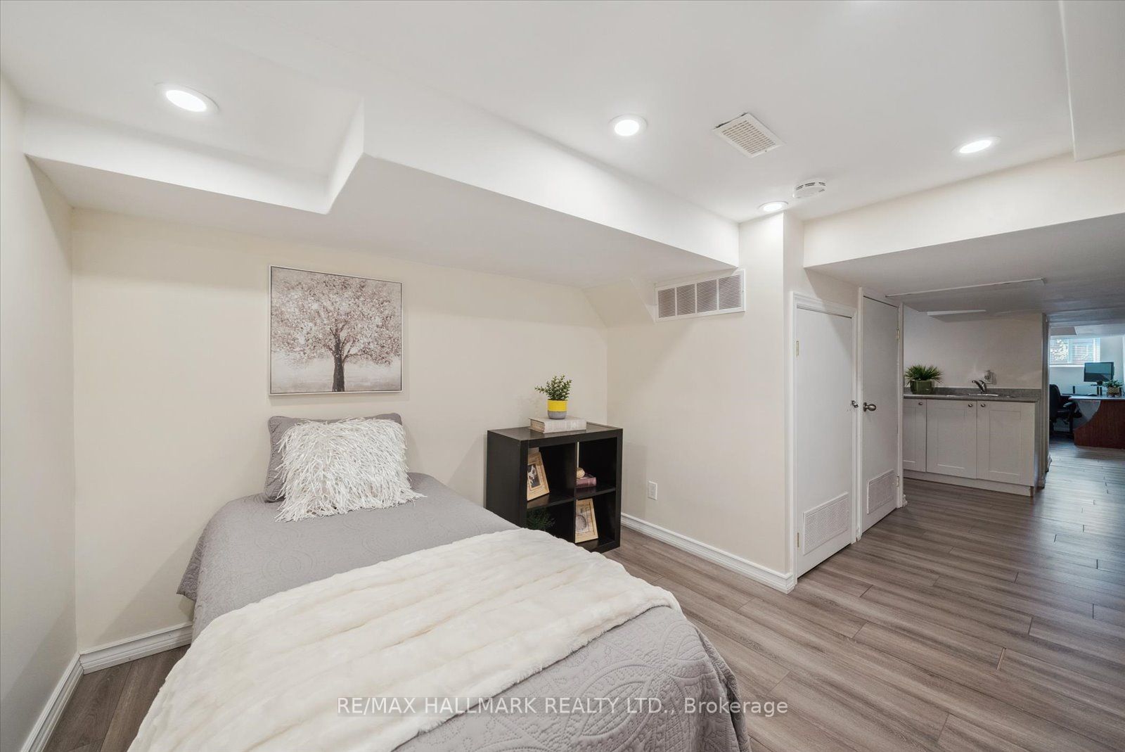 214 Woodbine Ave