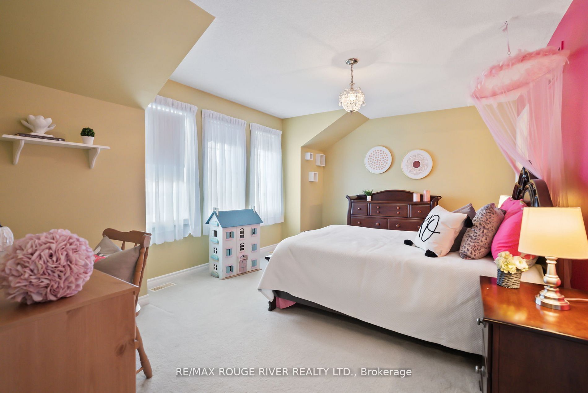 121 Rivers Edge Pl