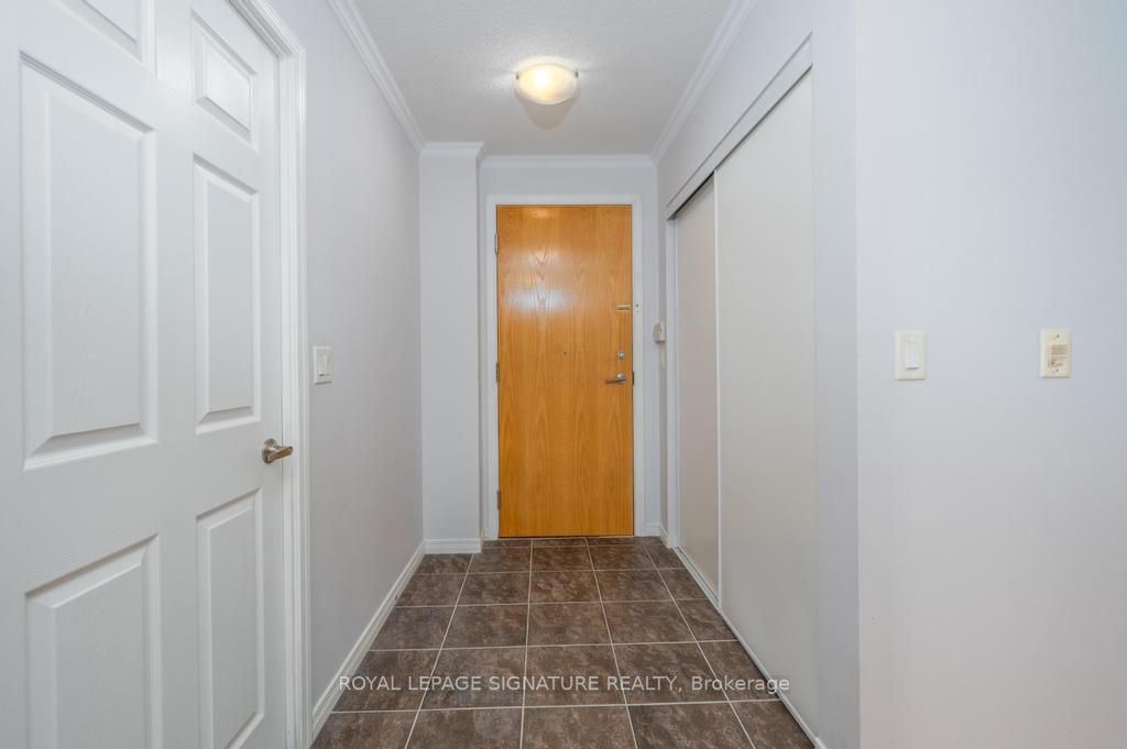 340 Watson St W, #712