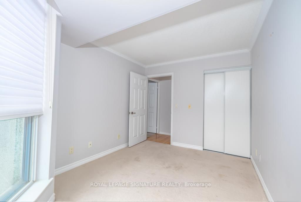 340 Watson St W, #712