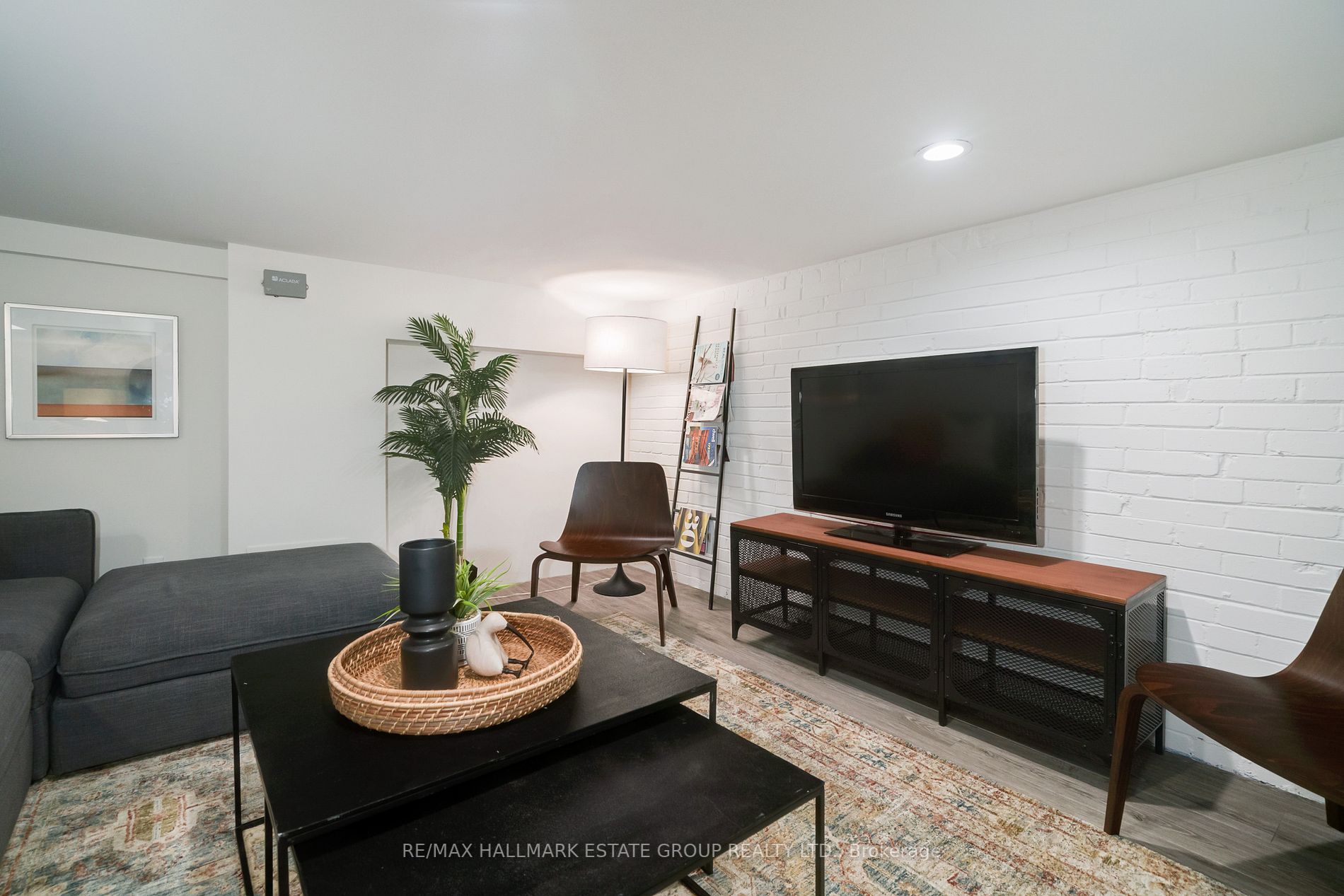 229 Lee Ave