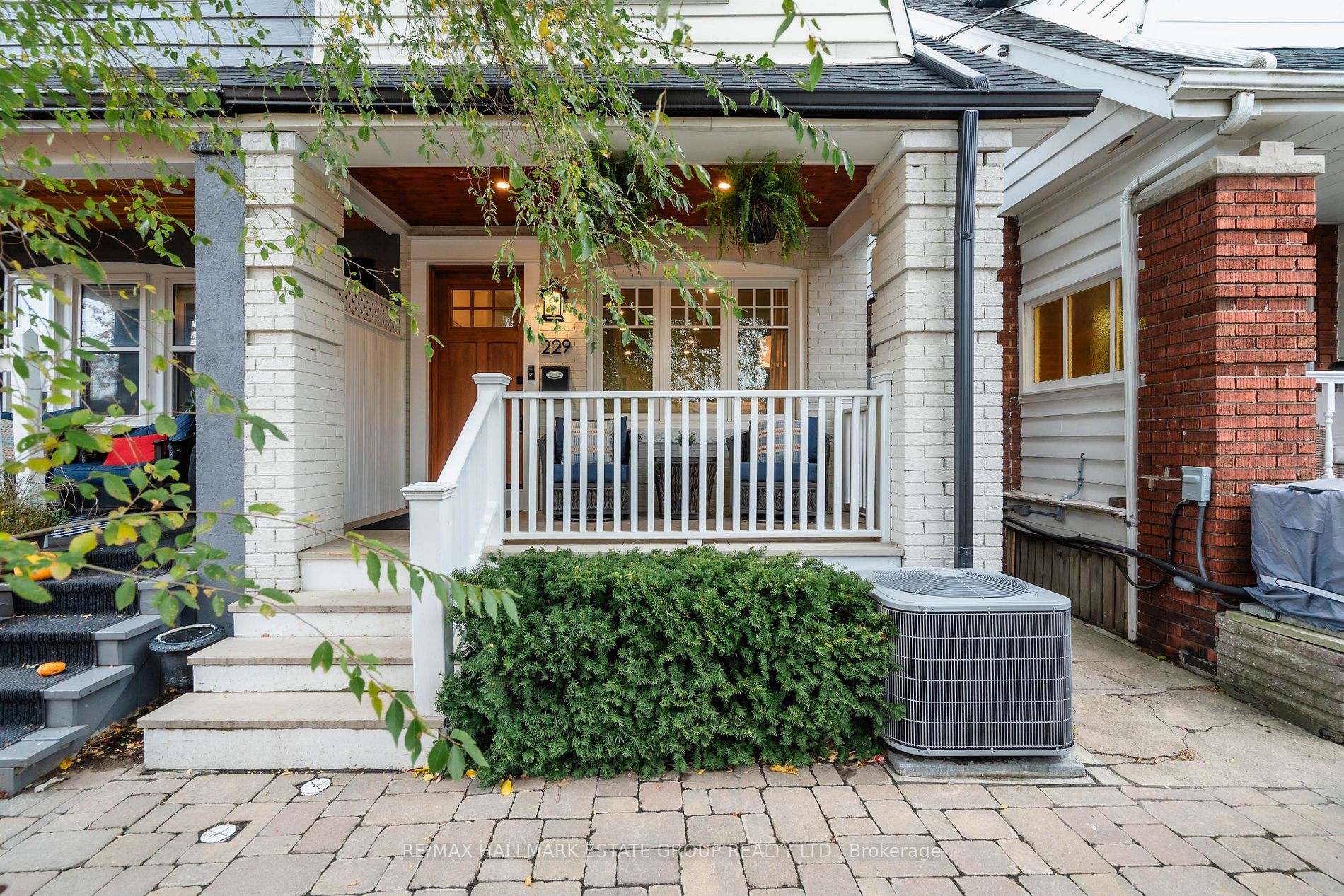 229 Lee Ave