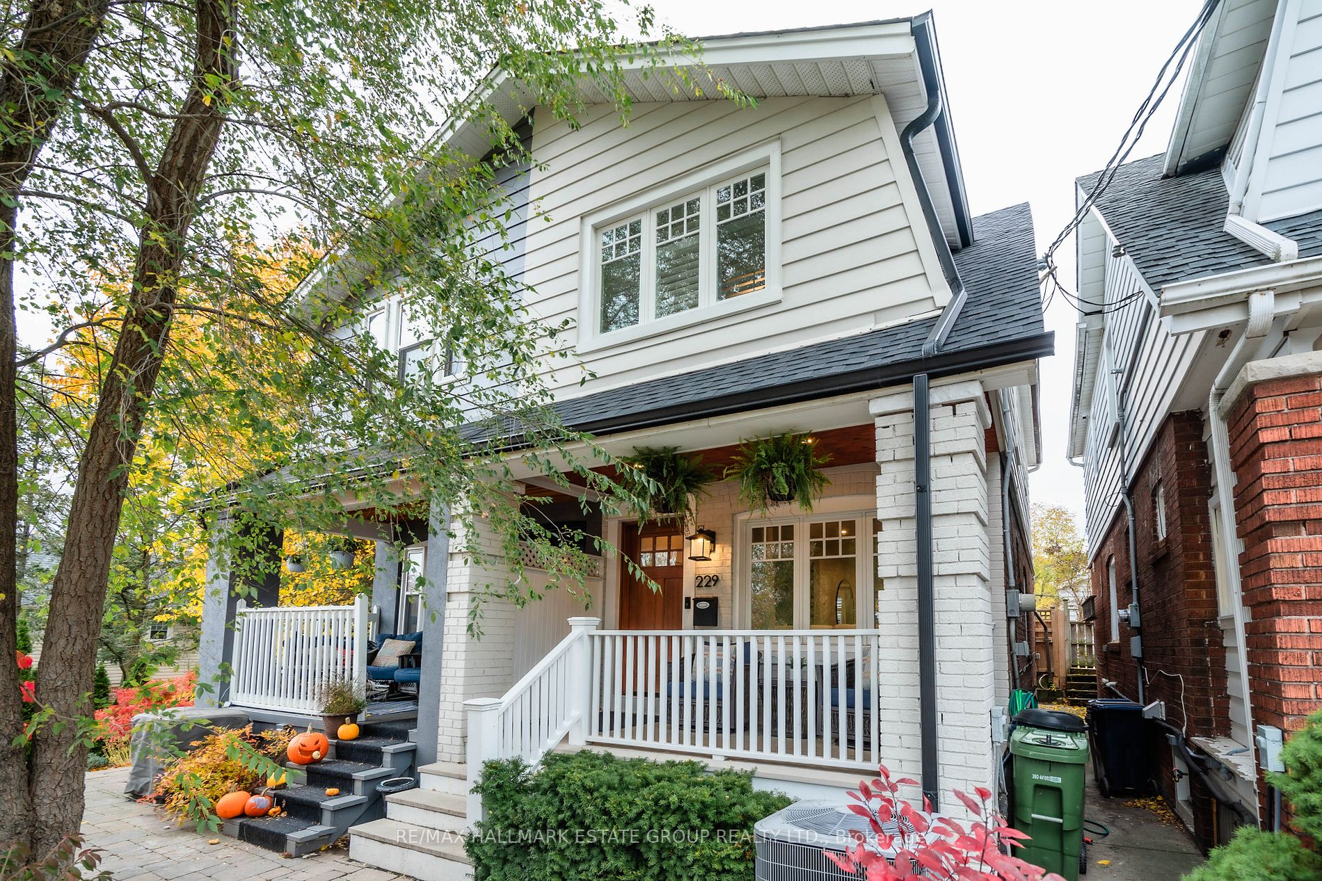 229 Lee Ave