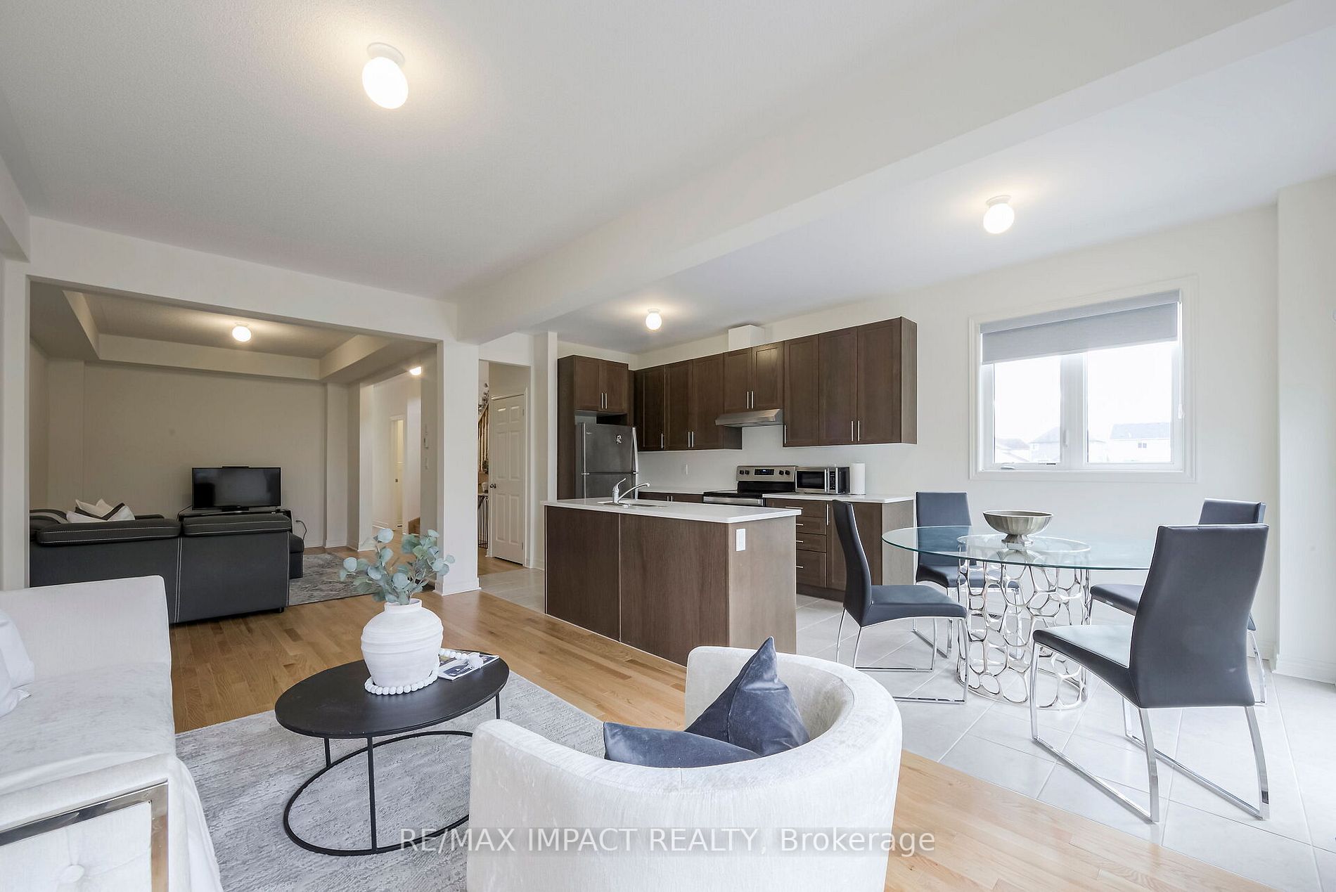 1211 Jim Brewster Circ