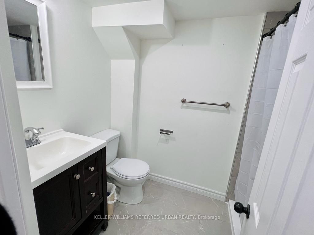1254 Simcoe St S