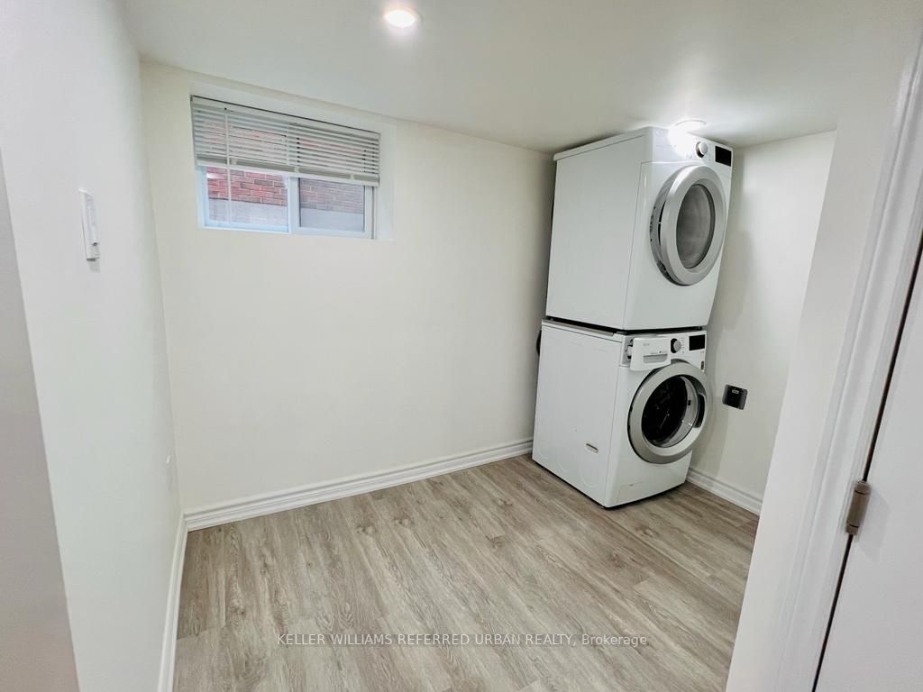 1254 Simcoe St S
