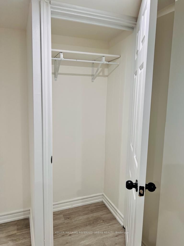 1254 Simcoe St S