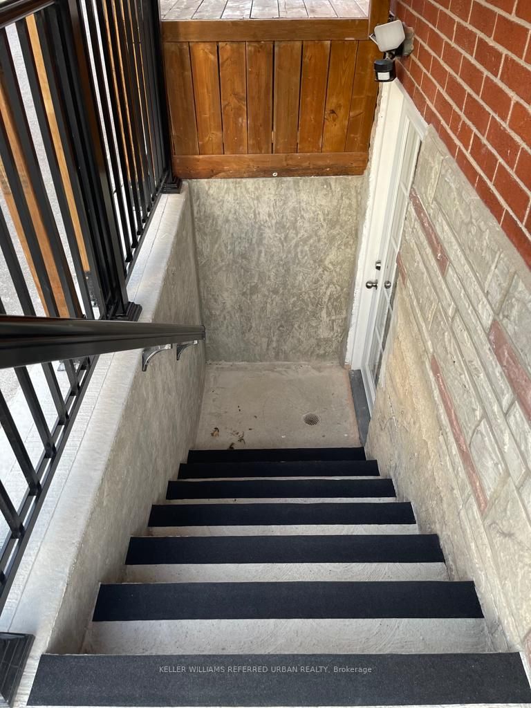 1254 Simcoe St S