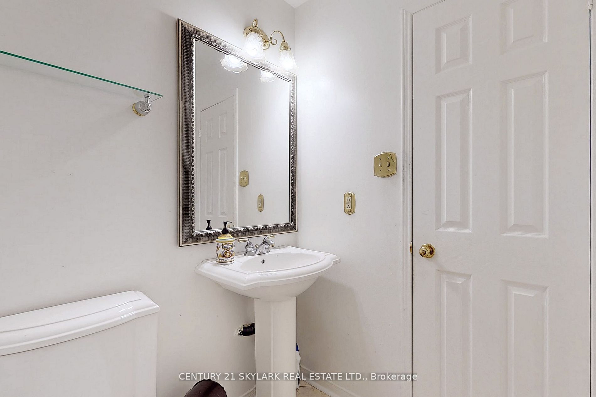 2388 Wildwood Cres