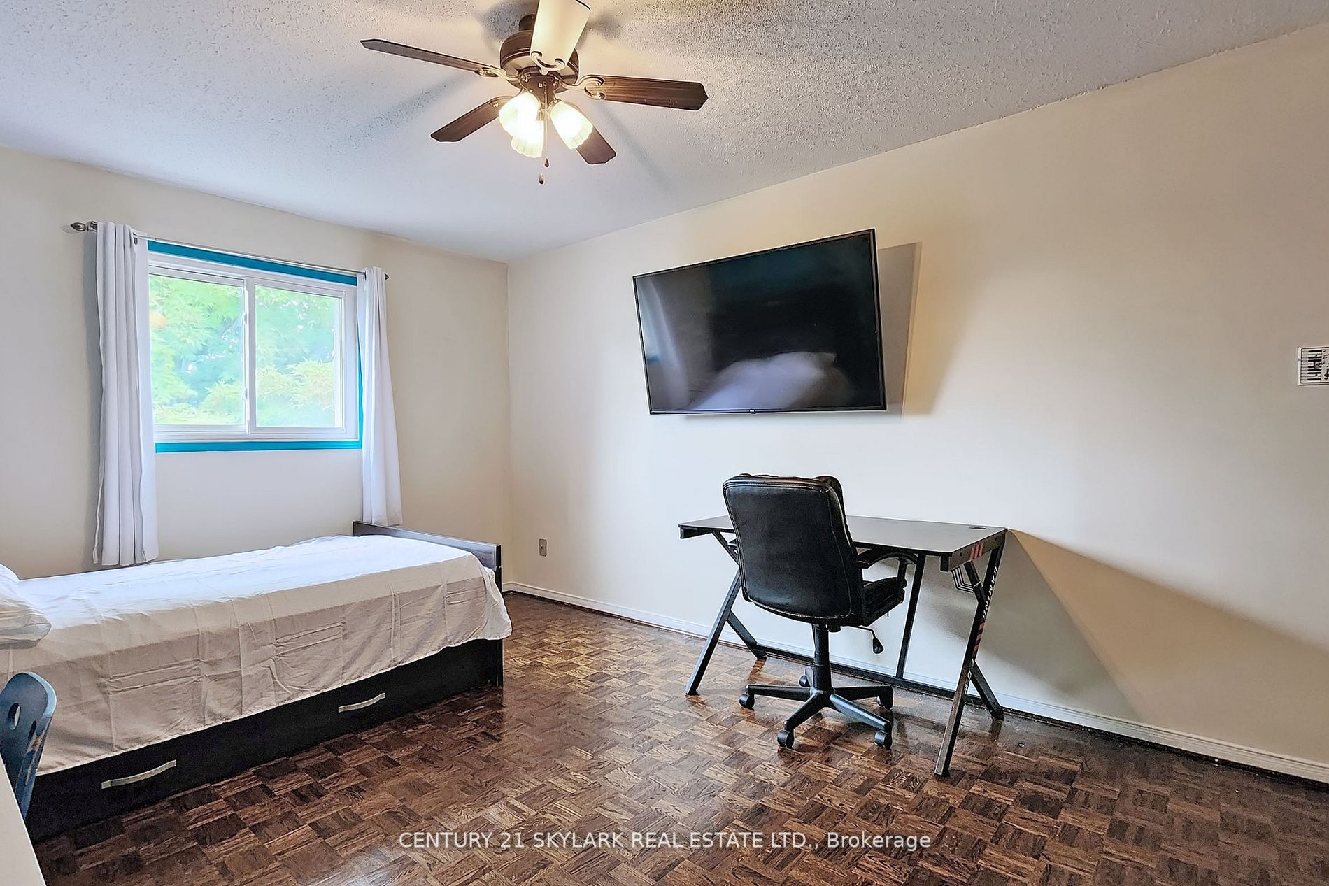 2388 Wildwood Cres