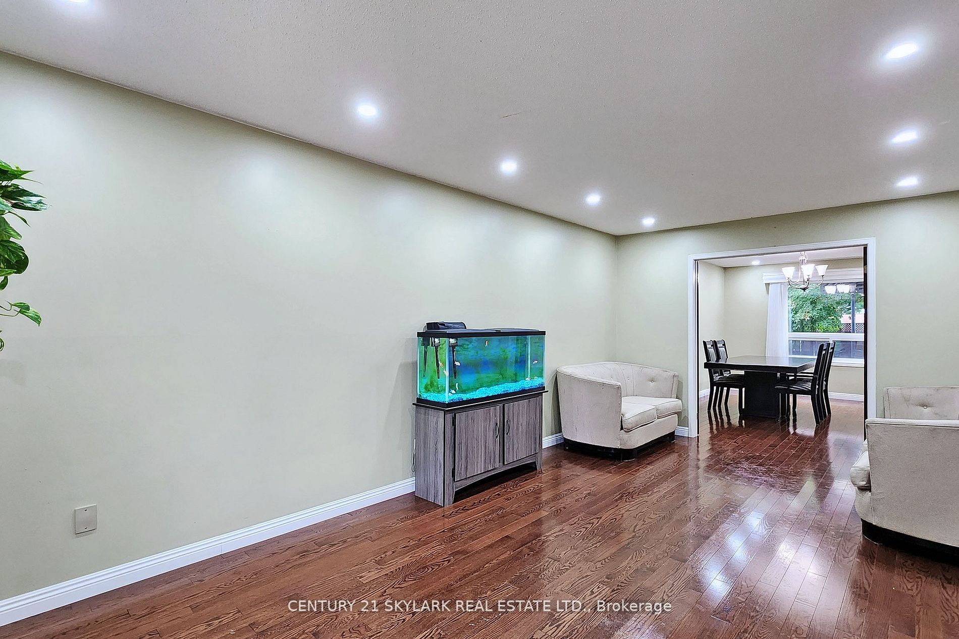 2388 Wildwood Cres