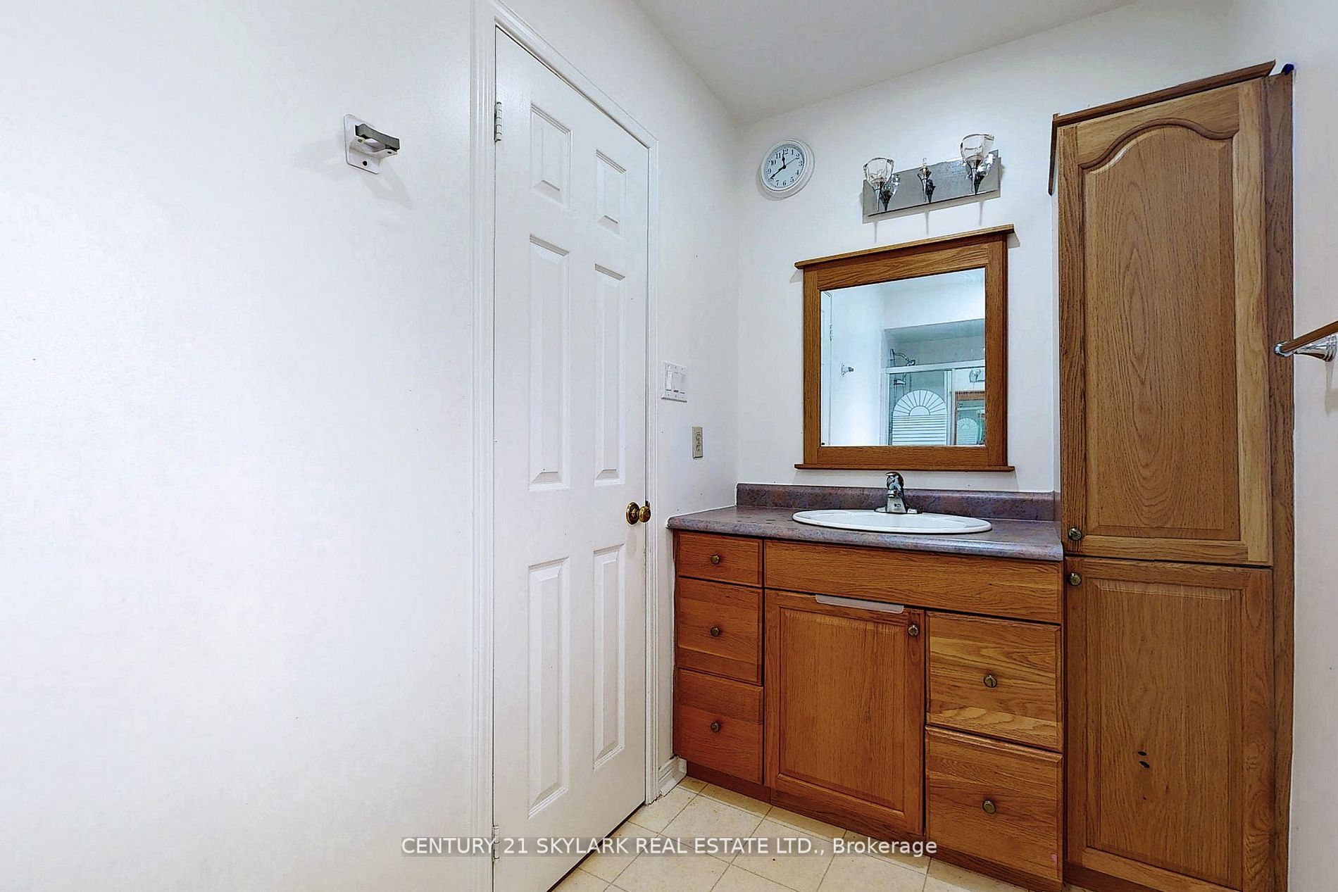 2388 Wildwood Cres