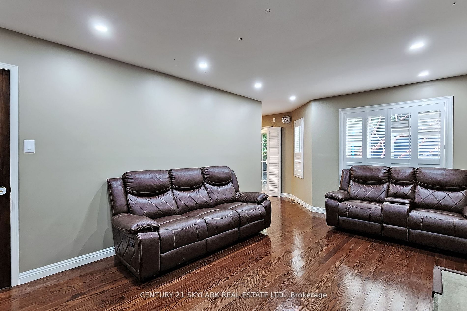 2388 Wildwood Cres