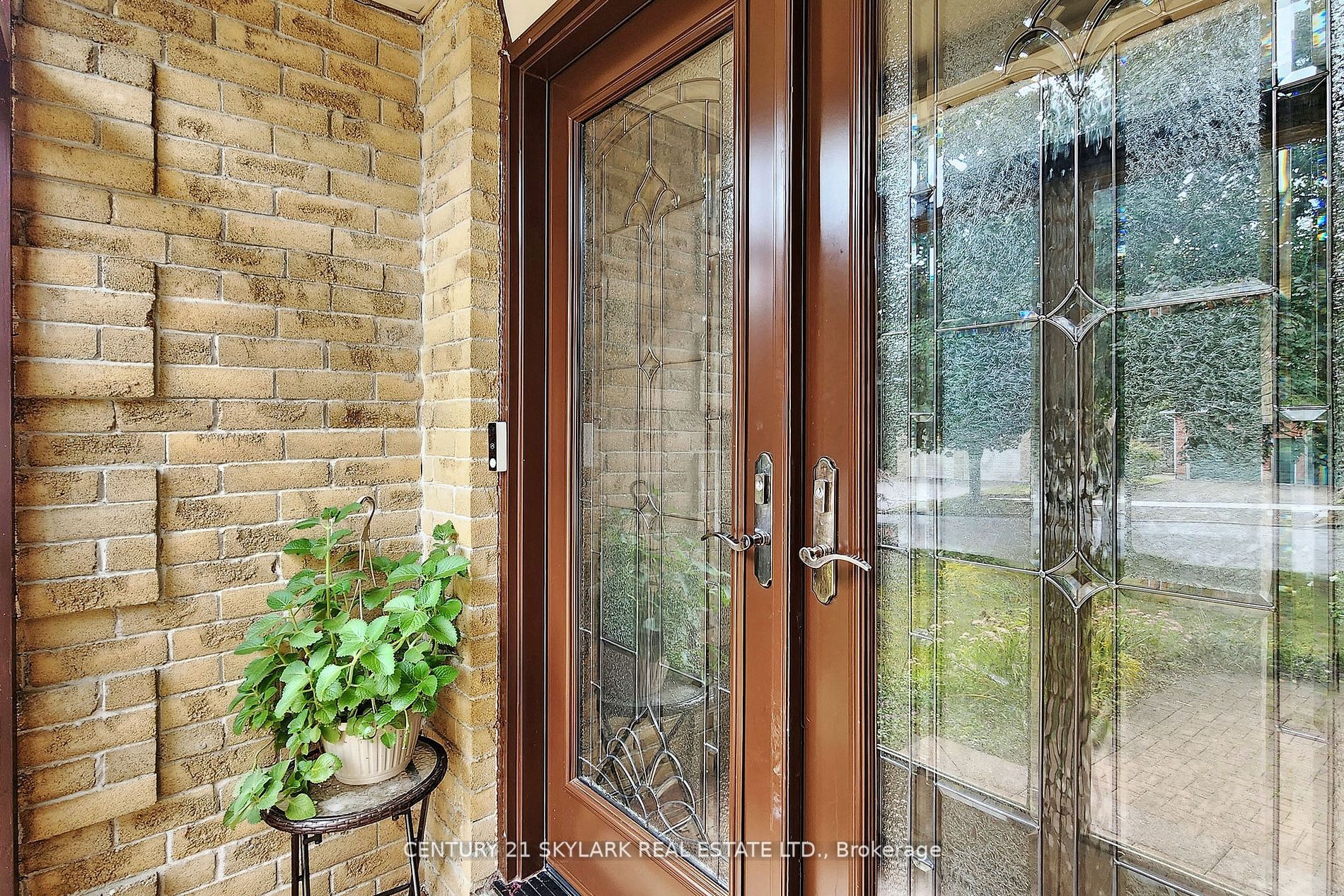 2388 Wildwood Cres