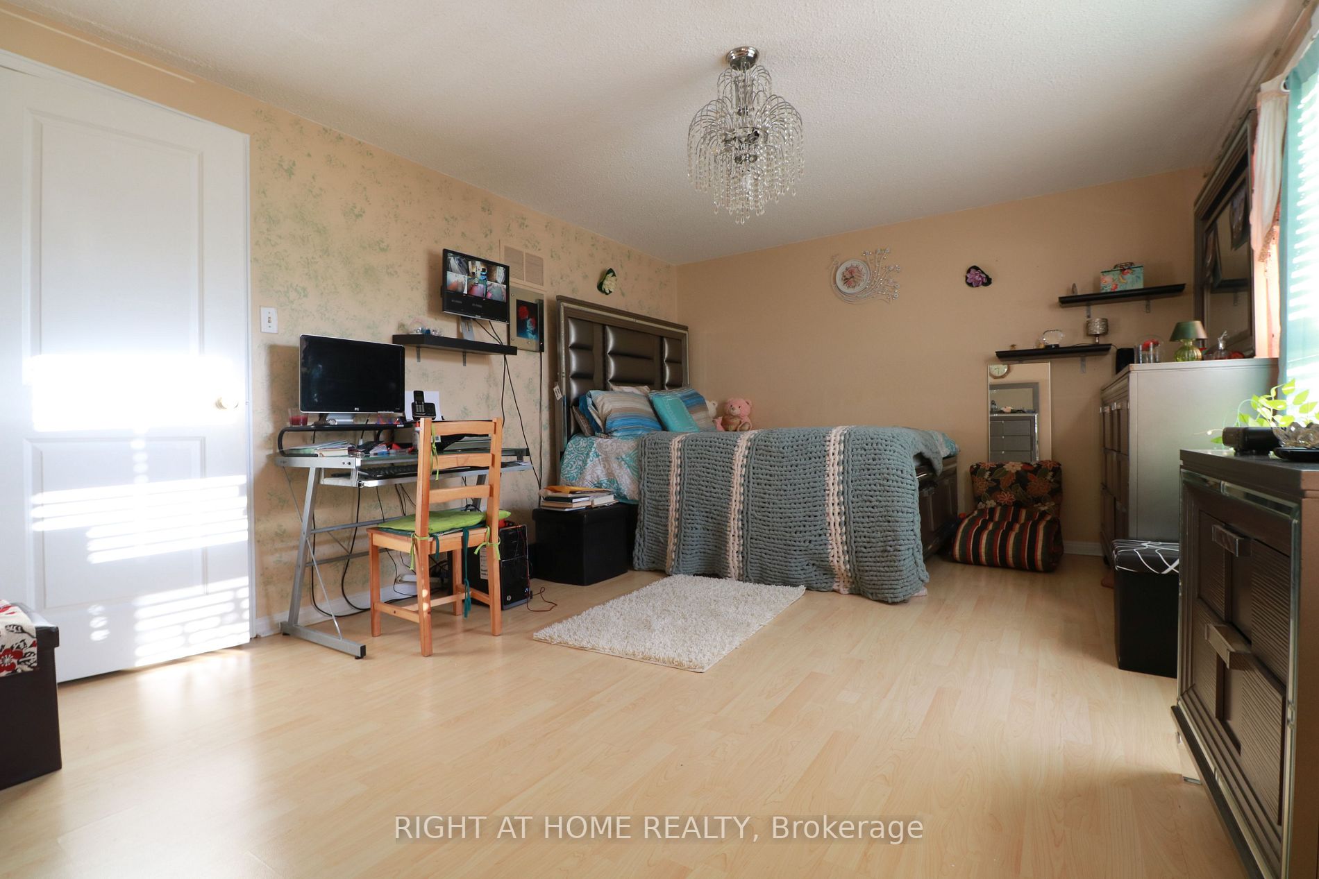 260 Braymore Boulevard