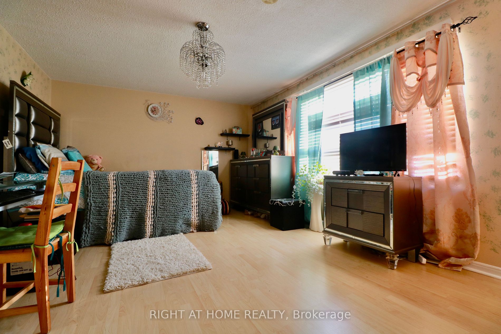 260 Braymore Boulevard