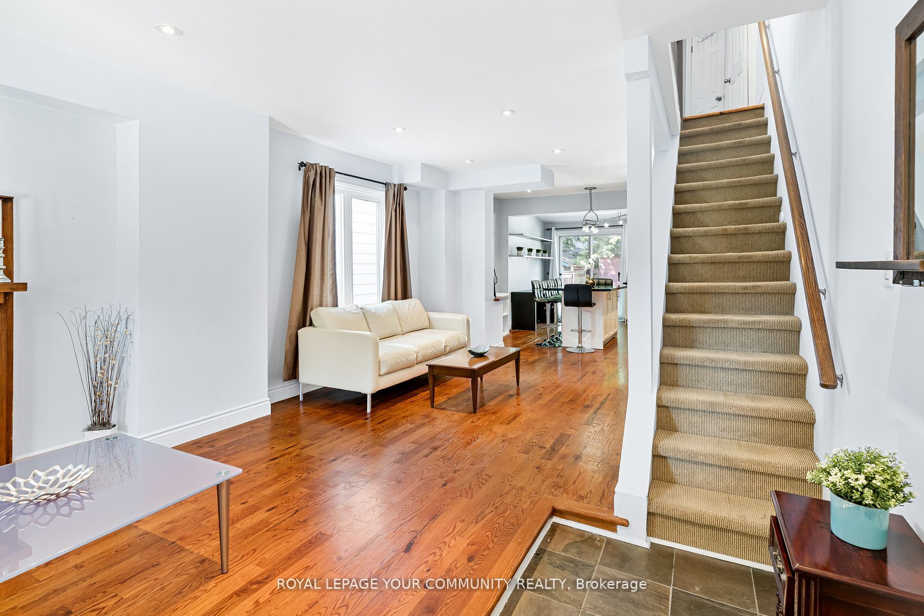 692 Rhodes Ave