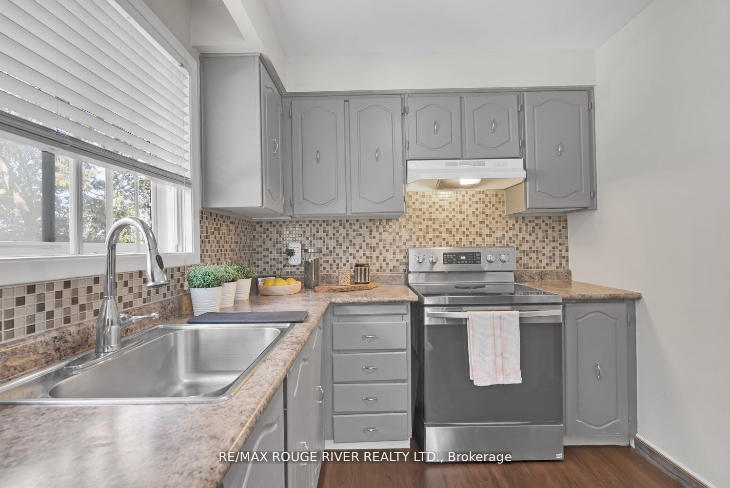14 Doreen Cres