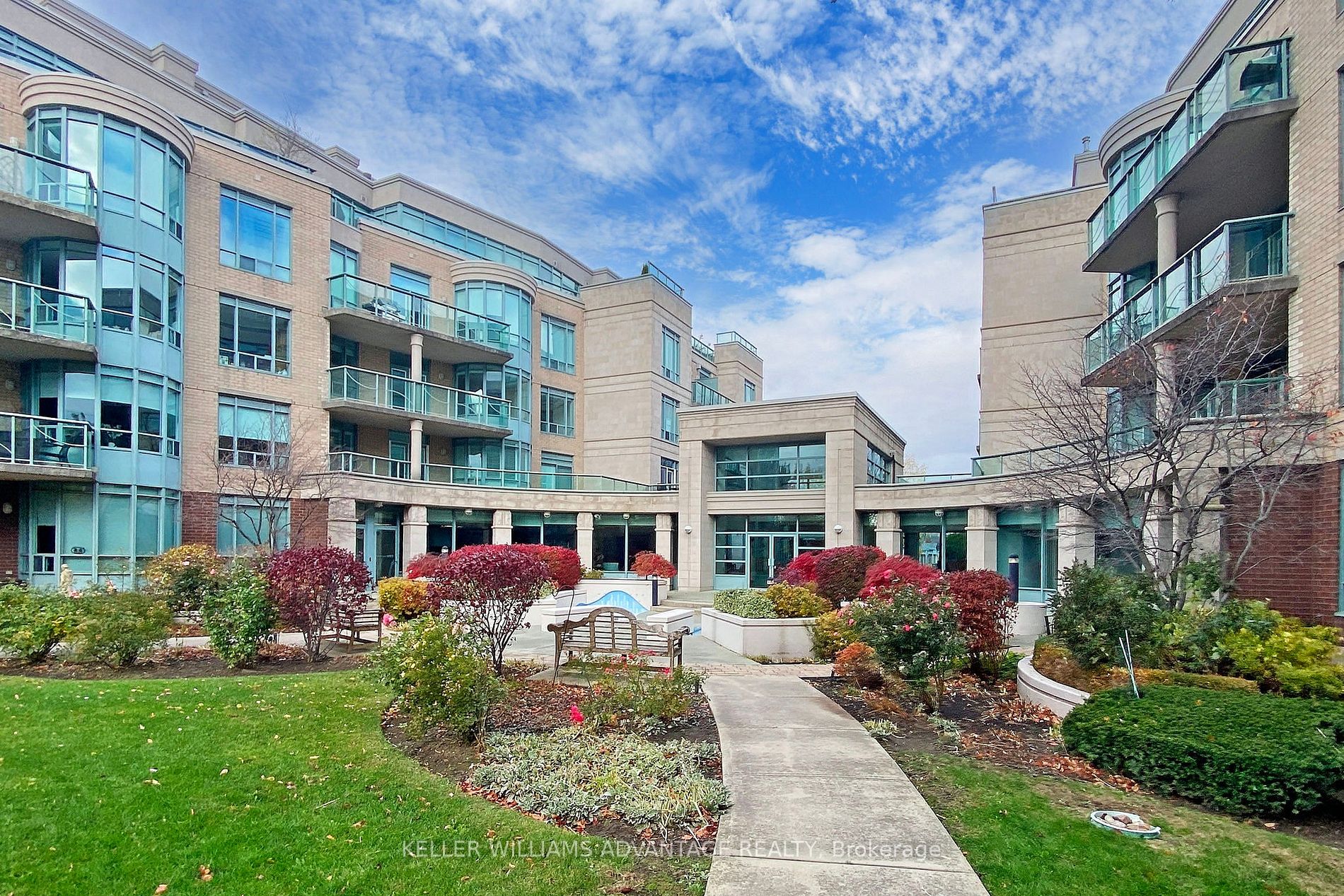 9 Boardwalk Dr, #111