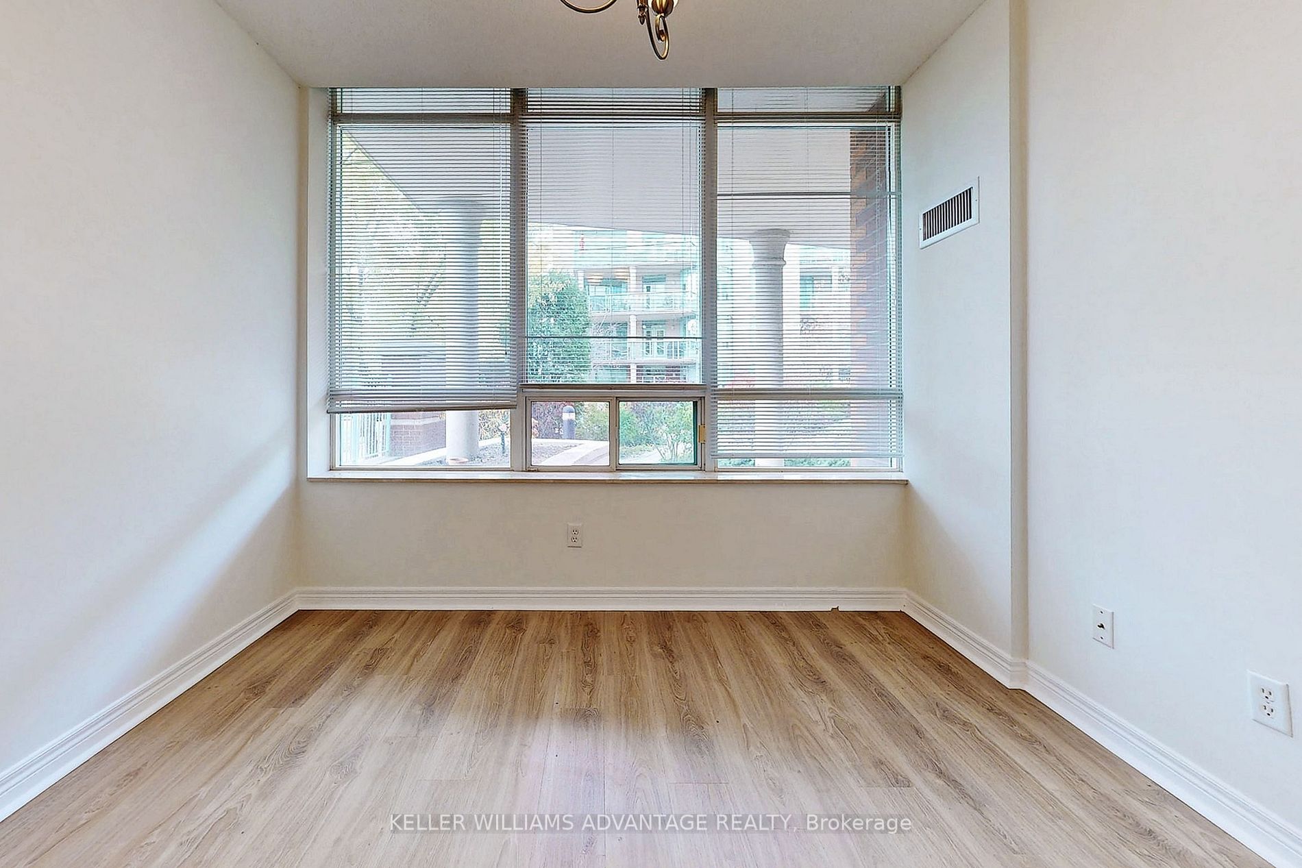 9 Boardwalk Dr, #111