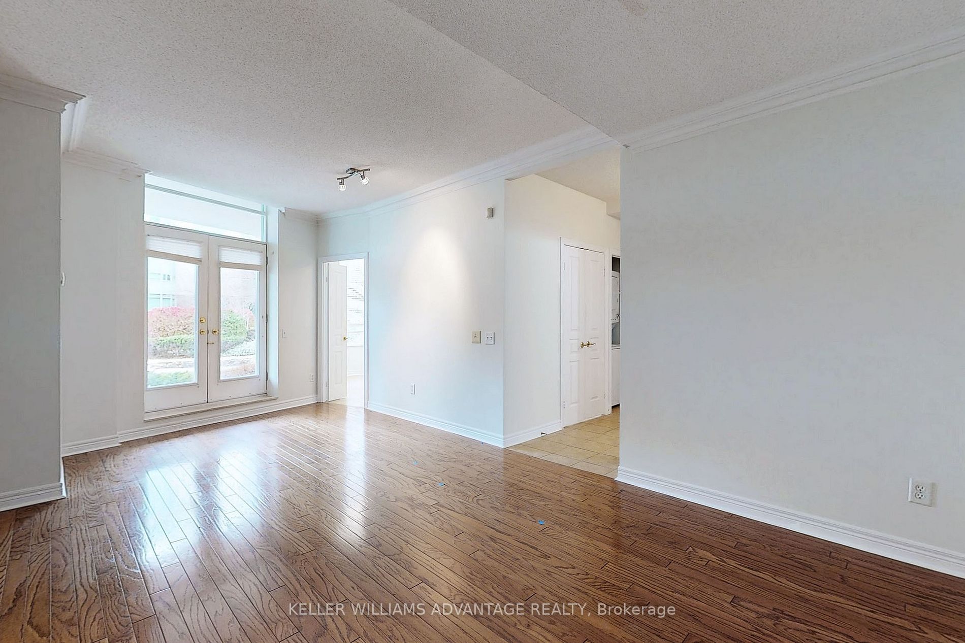9 Boardwalk Dr, #111