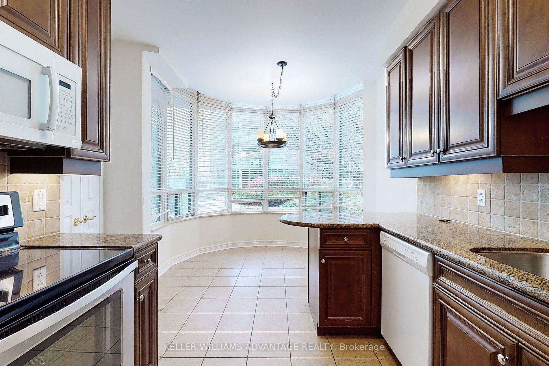 9 Boardwalk Dr, #111