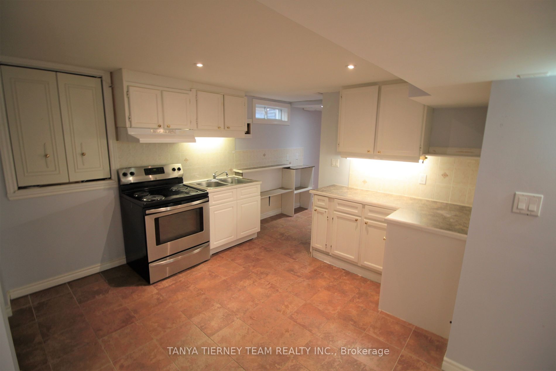 86 Calais St