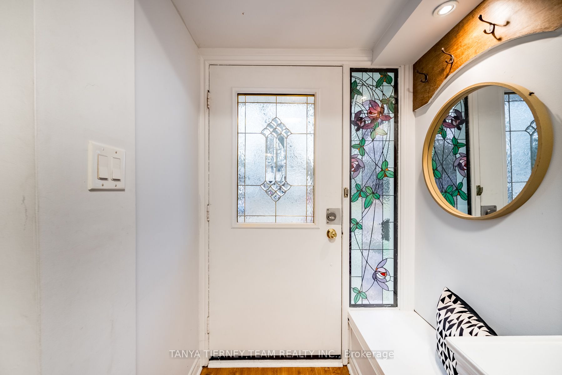 86 Calais St