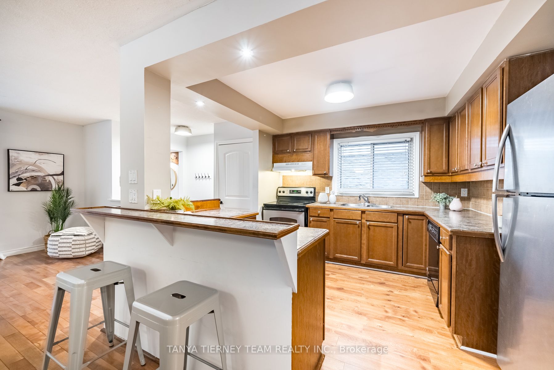 86 Calais St