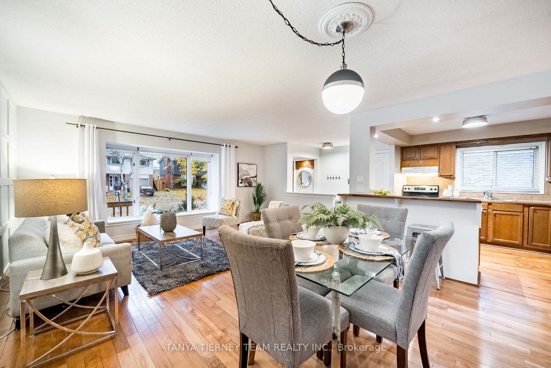 86 Calais St