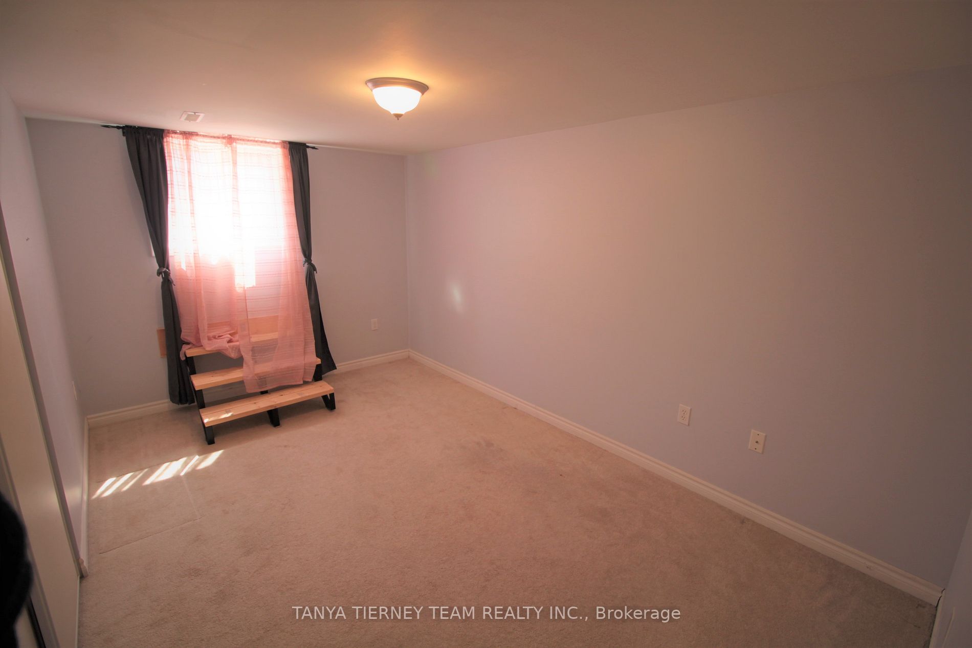 86 Calais St