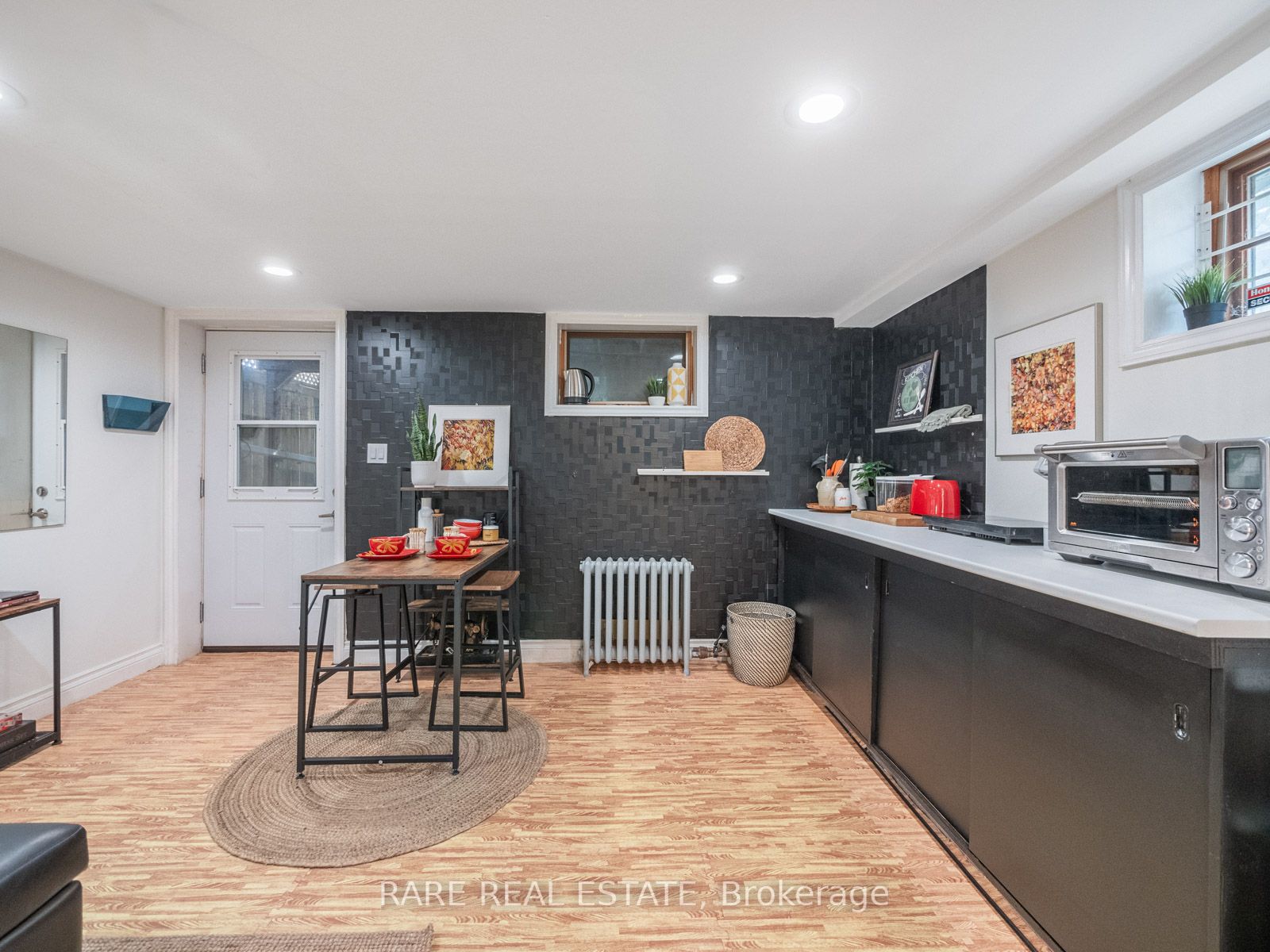 43 Hastings Ave