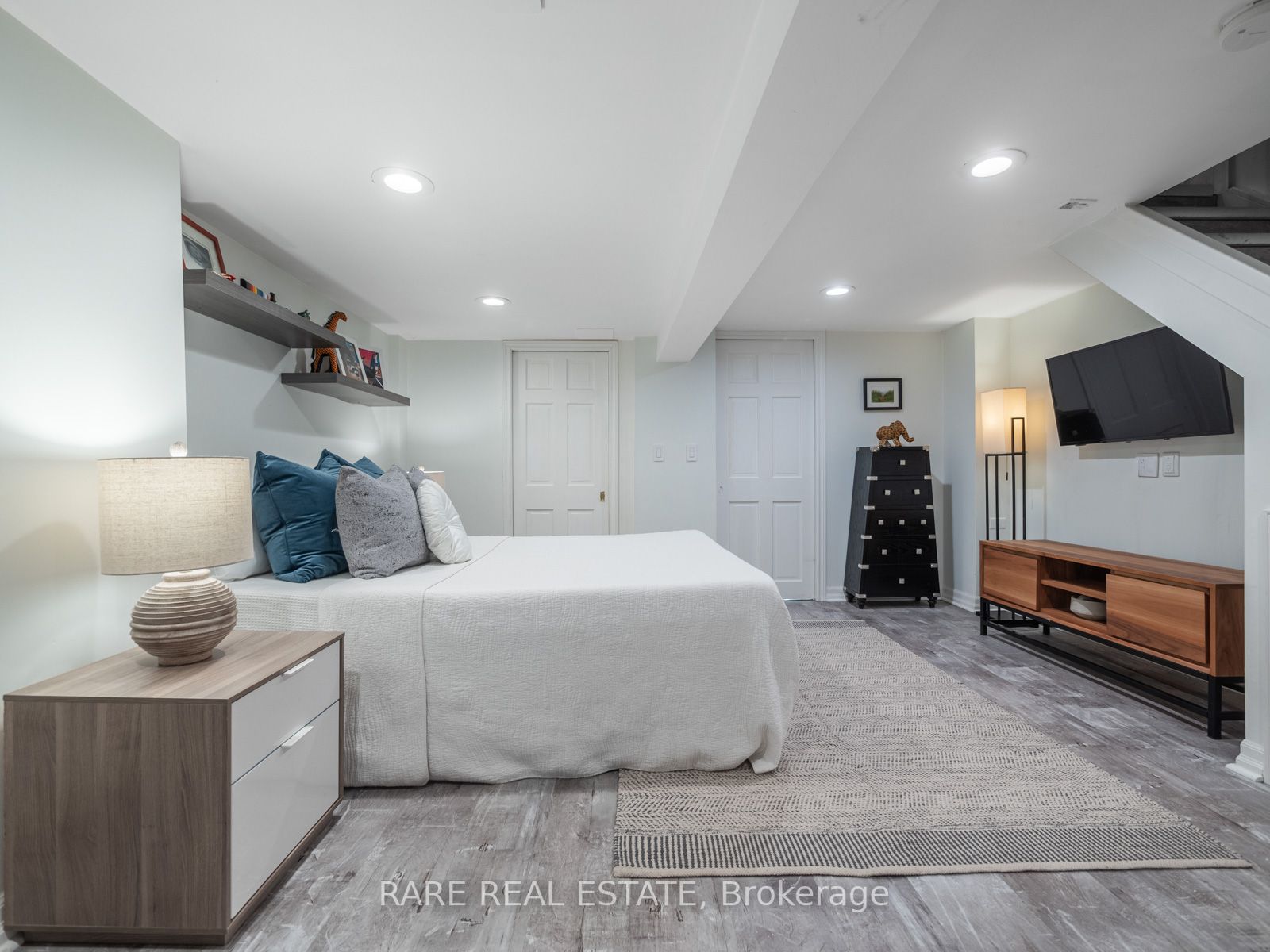 43 Hastings Ave
