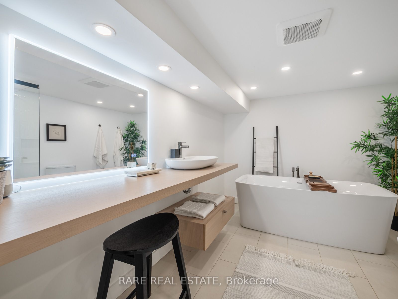 43 Hastings Ave