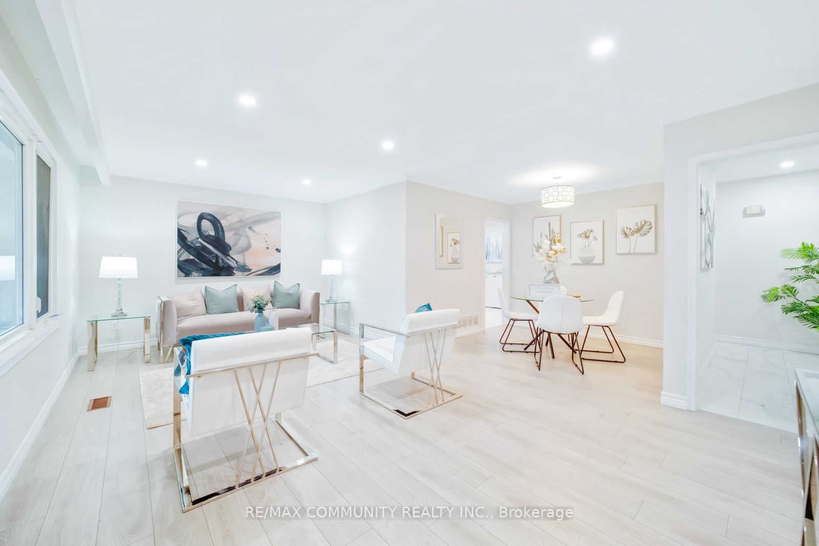 740 Meadowvale Rd
