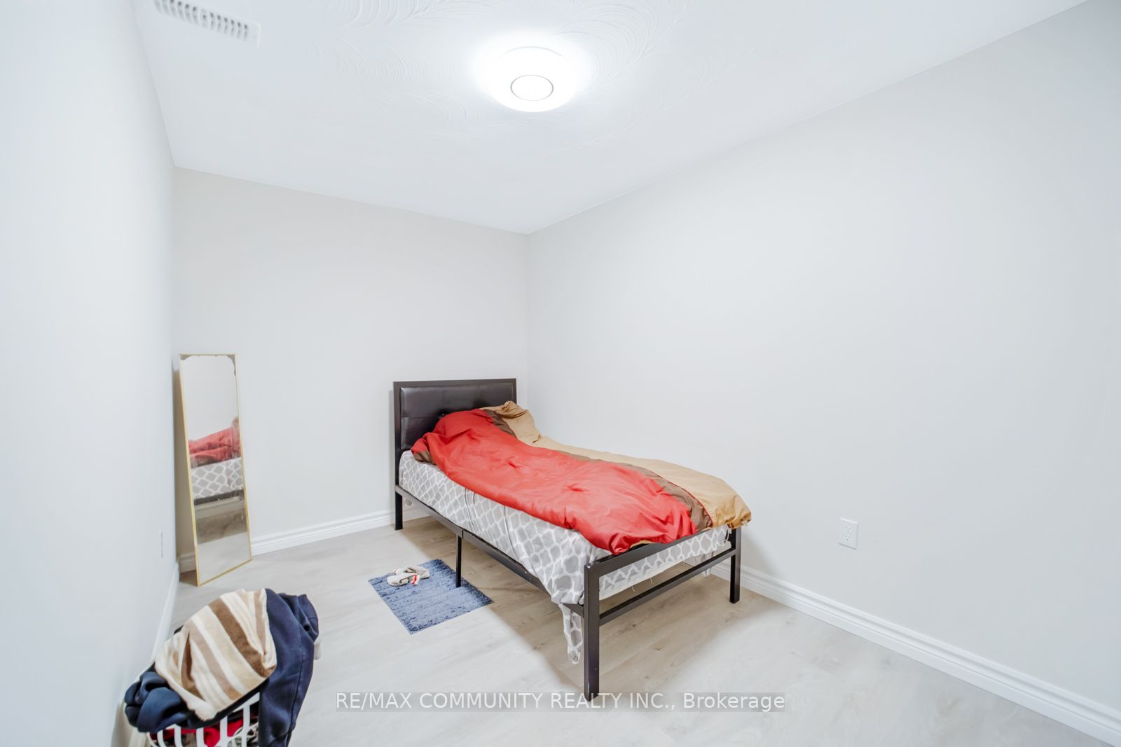 740 Meadowvale Rd