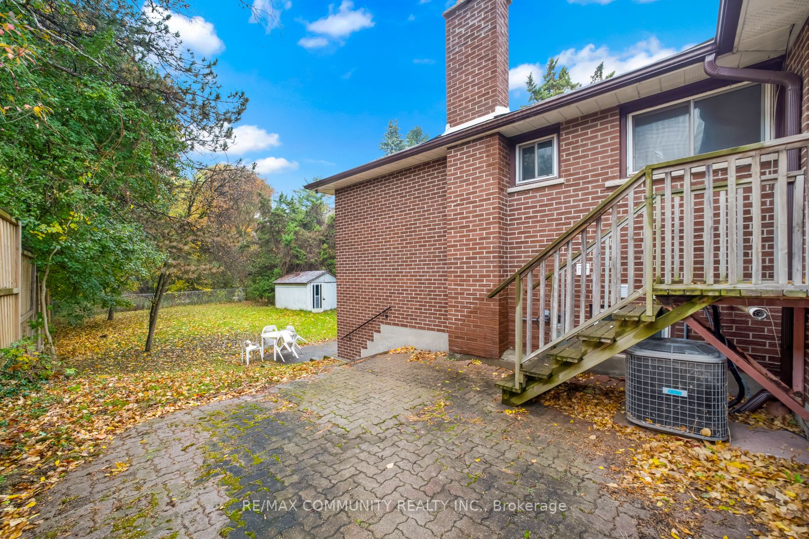 740 Meadowvale Rd