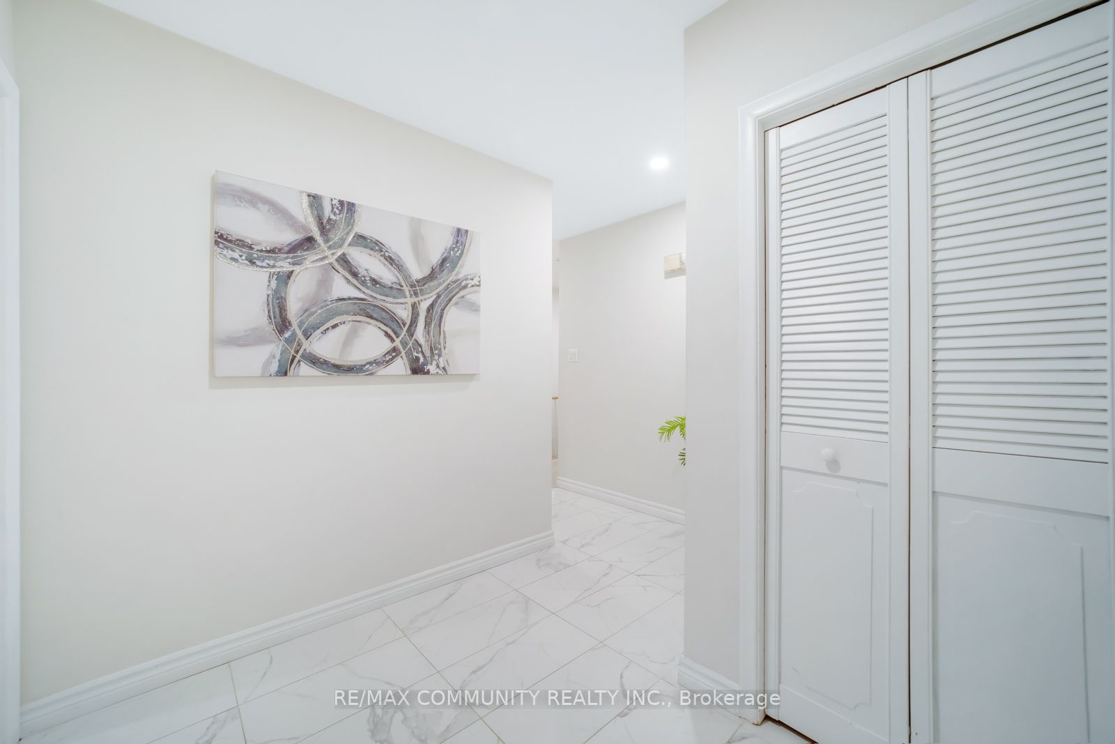 740 Meadowvale Rd