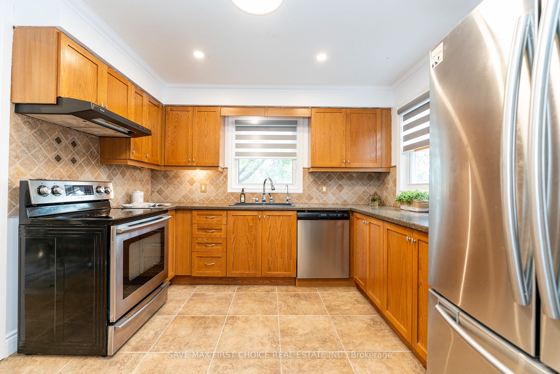 180 Columbus Rd W
