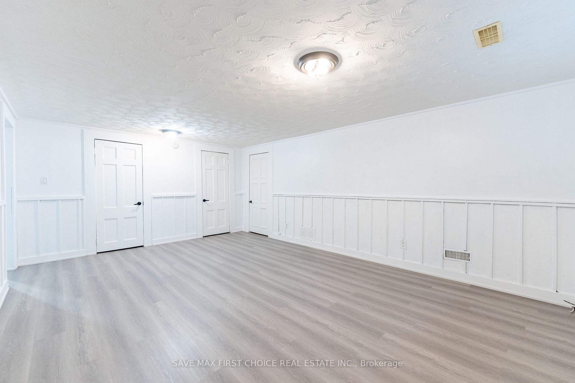 180 Columbus Rd W