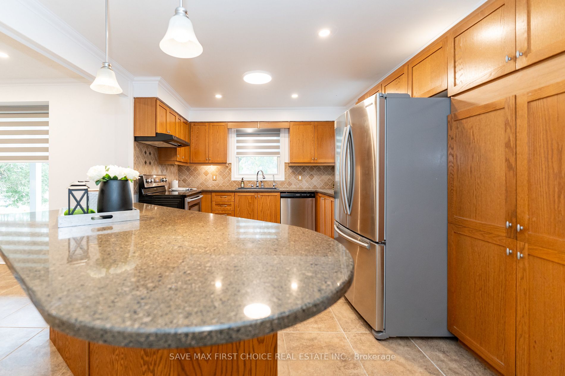 180 Columbus Rd W