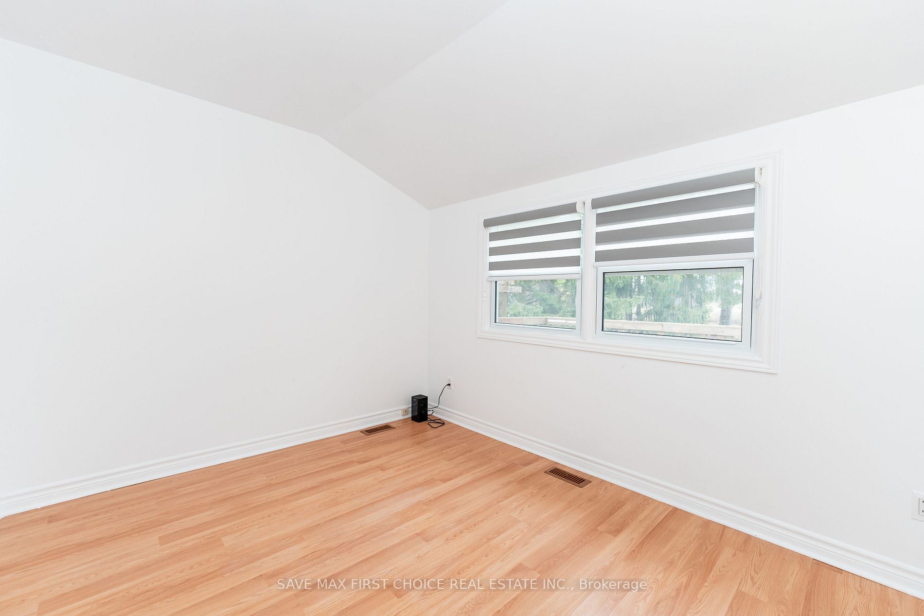 180 Columbus Rd W