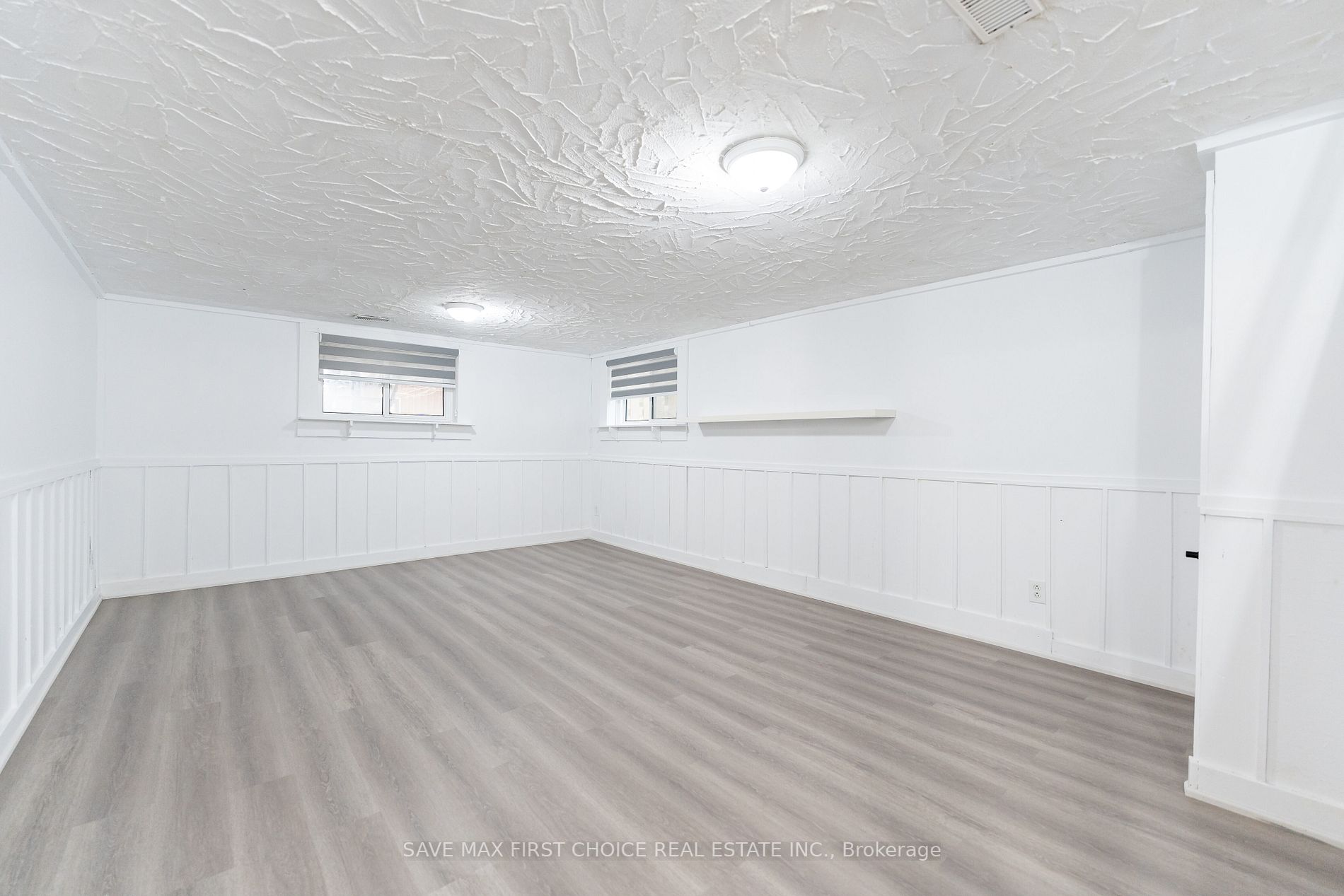 180 Columbus Rd W