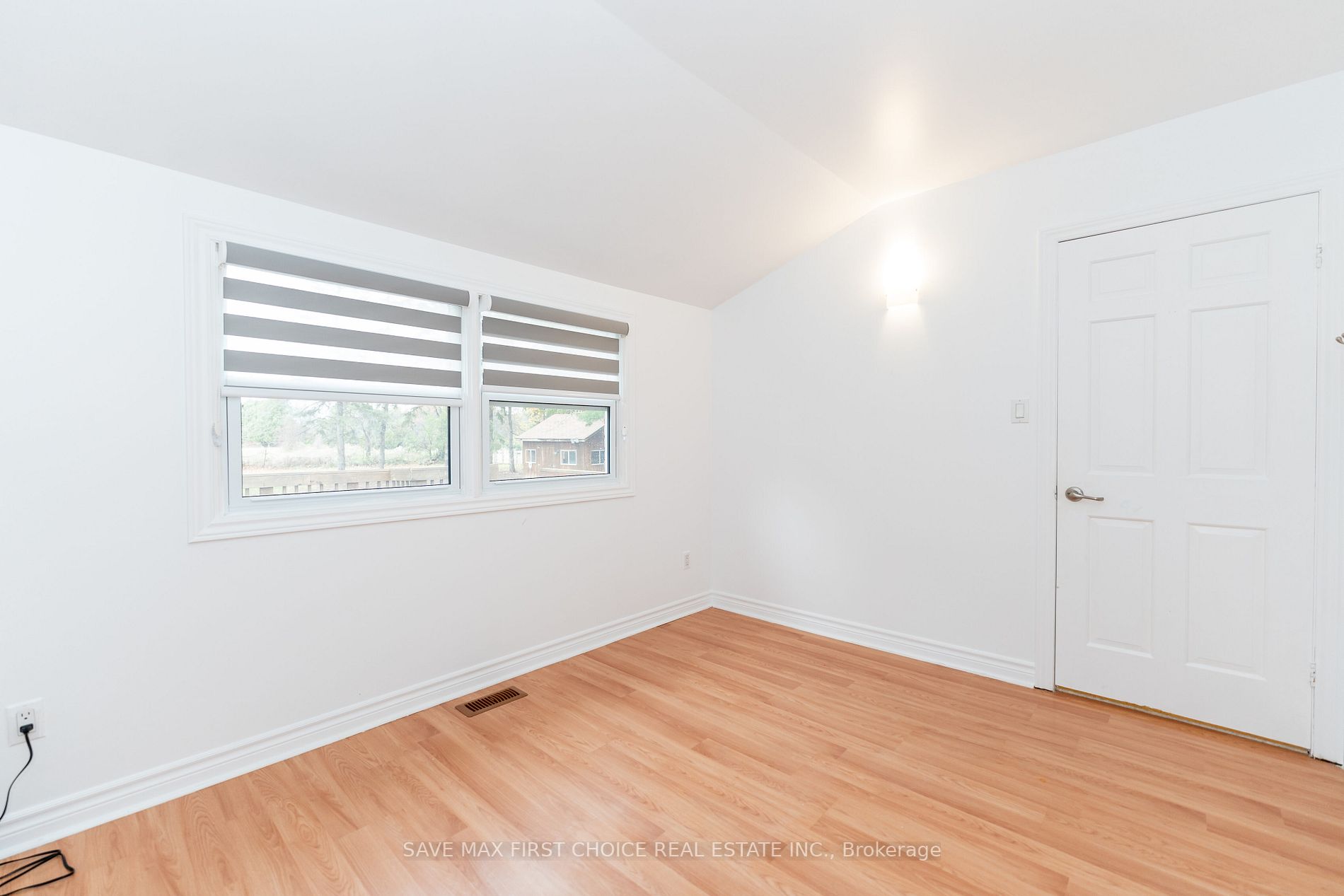 180 Columbus Rd W